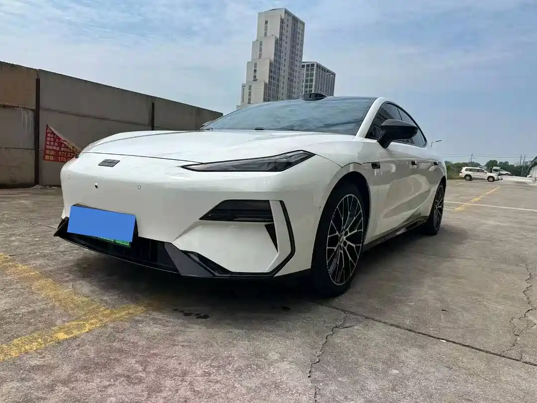 2025 Geely Galaxy Galaxy E8