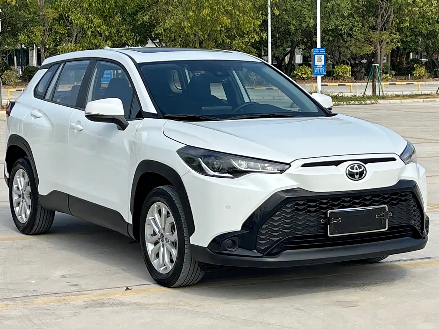 Toyota Frontlander 2023 2.0L CVT Leading Edition фото 3