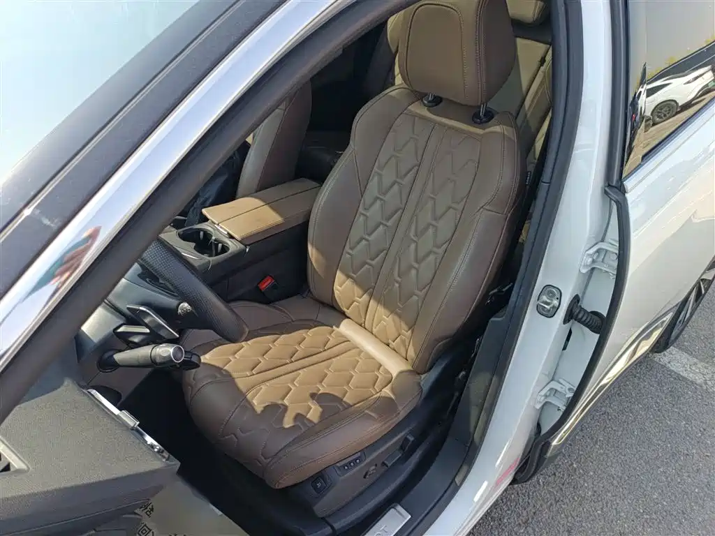 Peugeot 5008 2017 380THP 7-Seater Luxury GT Edition фото 11