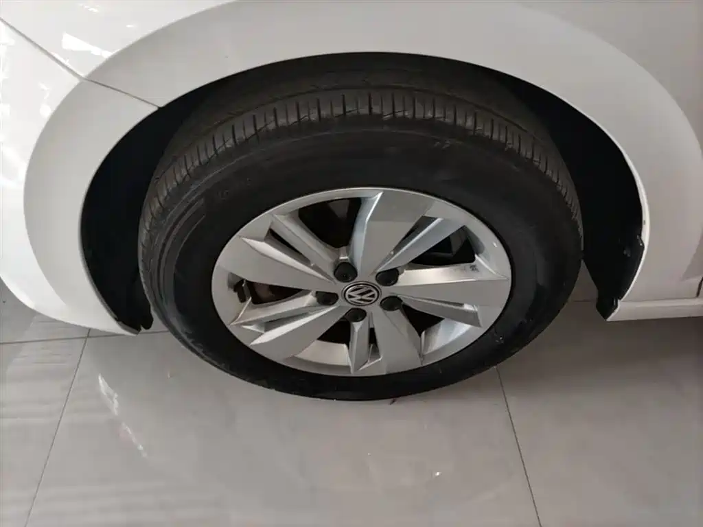Volkswagen Polo 2019 Plus 1.5L Automatic Panorama Enjoyment Edition фото 23