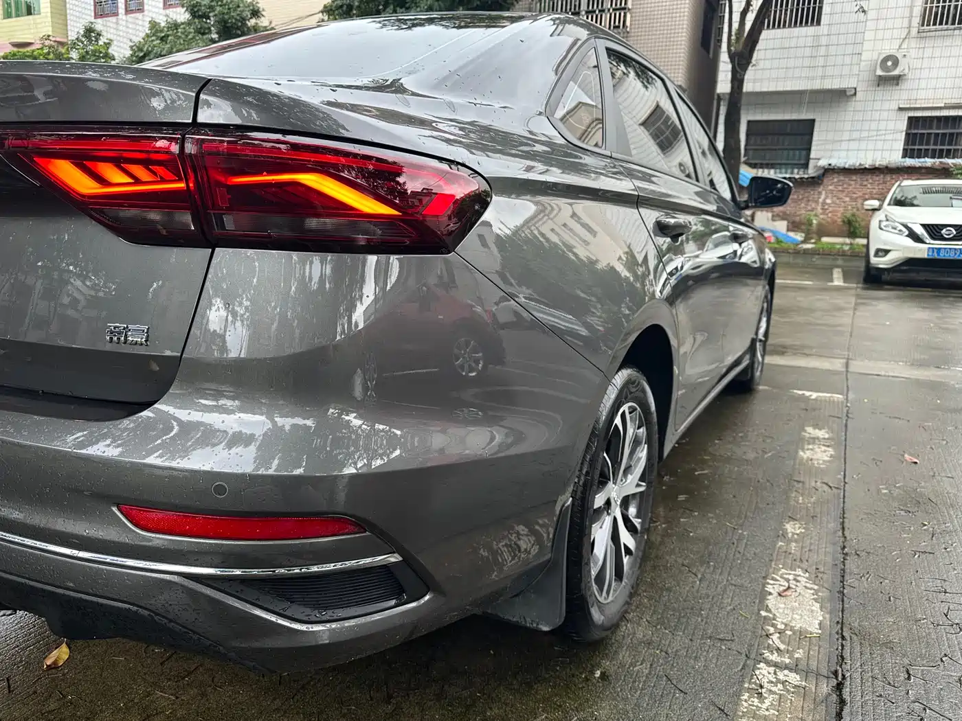 Фото 17 - Geely Emgrand