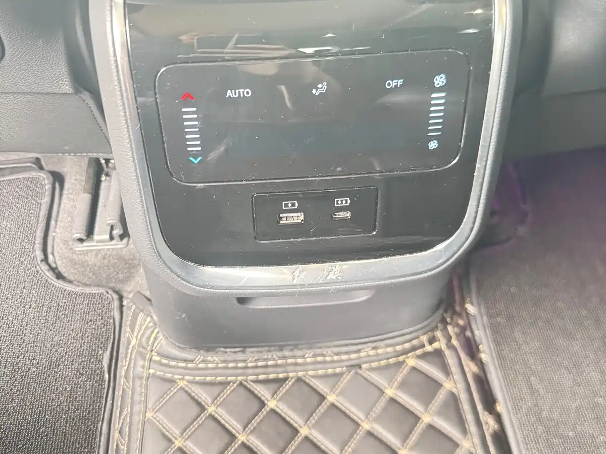 Hongqi HS7 PHEV 2024 2.0T PHEV 4WD Flagship Edition 6-seater фото 15