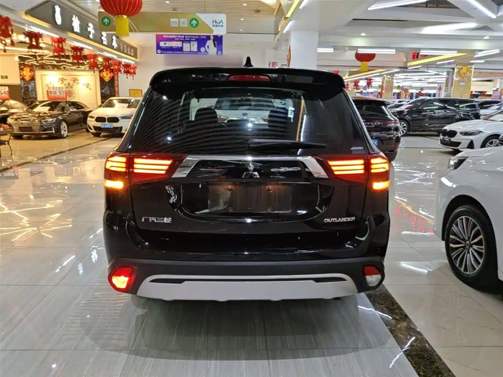 MITSUBISHI OUTLANDER