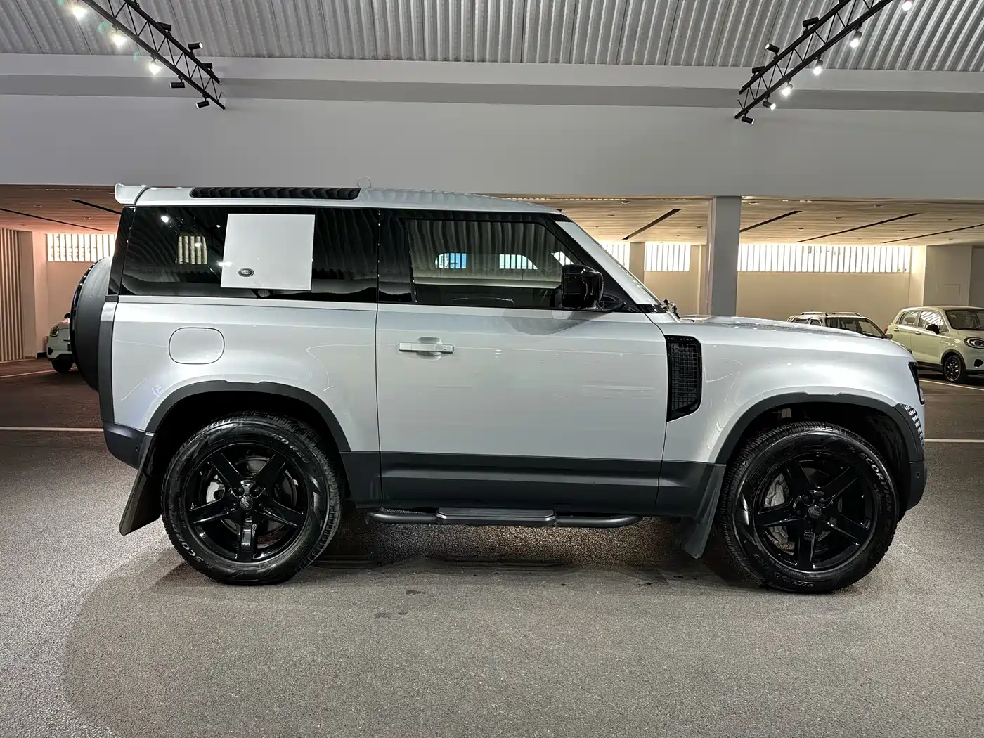 Land Rover Defender 2023 Model 90 3.0T P400 XS фото 5
