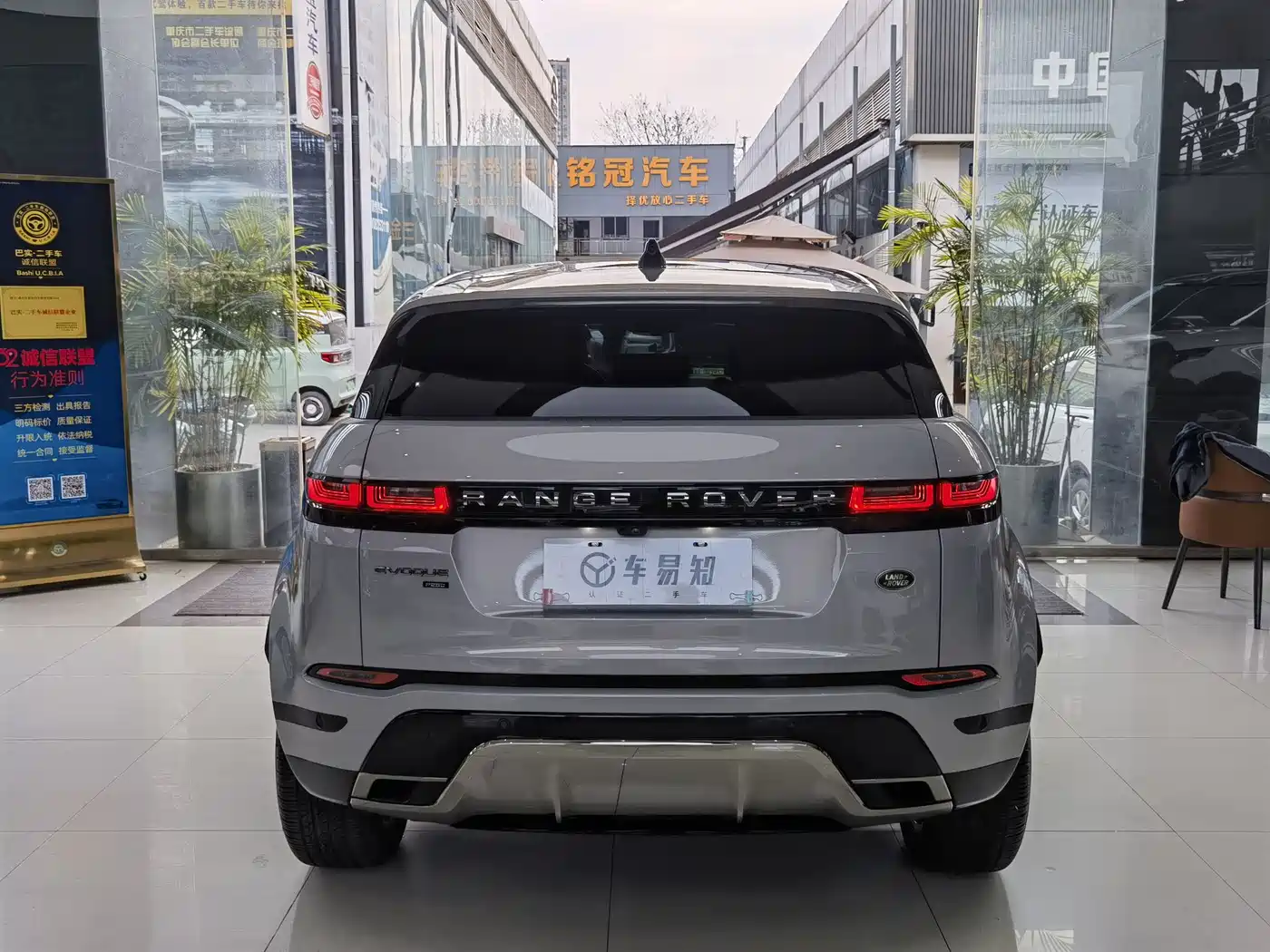 Land Rover Range Rover Evoque 2022 Range Rover Evoque L 249PS R-Dynamic Luxury Edition фото 4