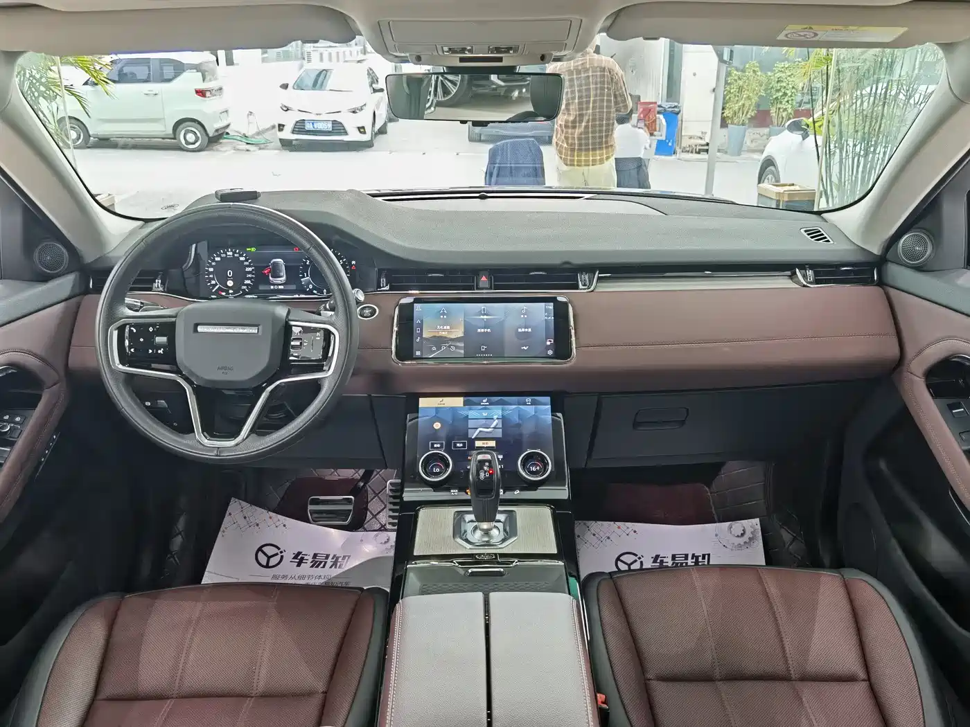 Land Rover Range Rover Evoque 2022 Range Rover Evoque L 249PS R-Dynamic Luxury Edition фото 11