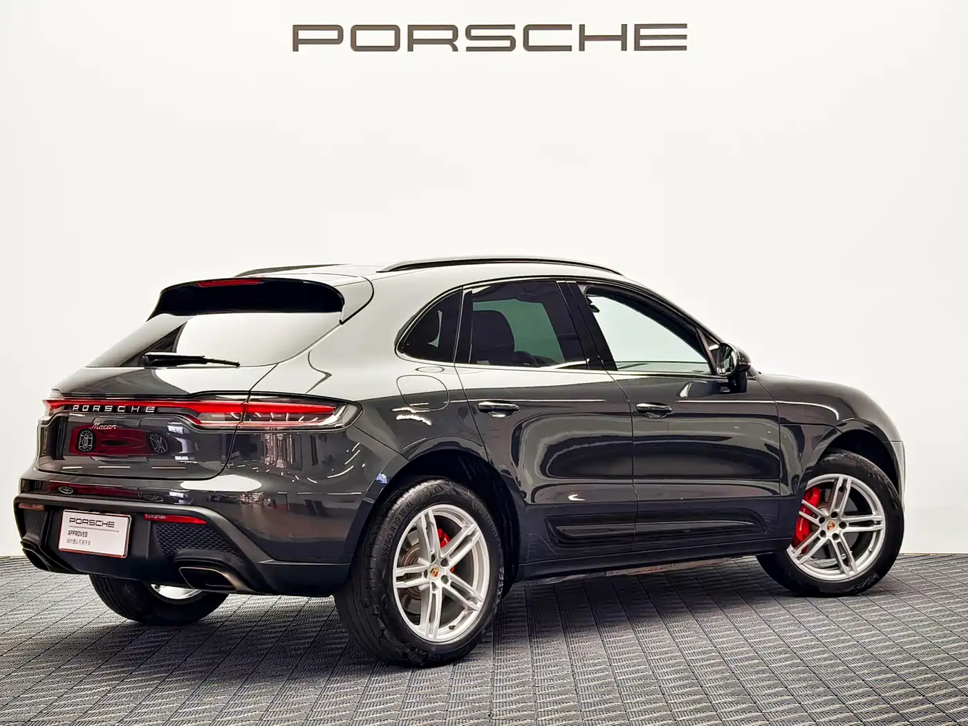 PORSCHE MACAN