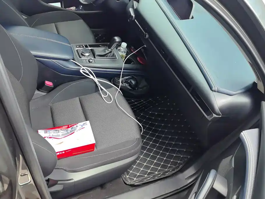 Photo 8 - Mazda CX-30