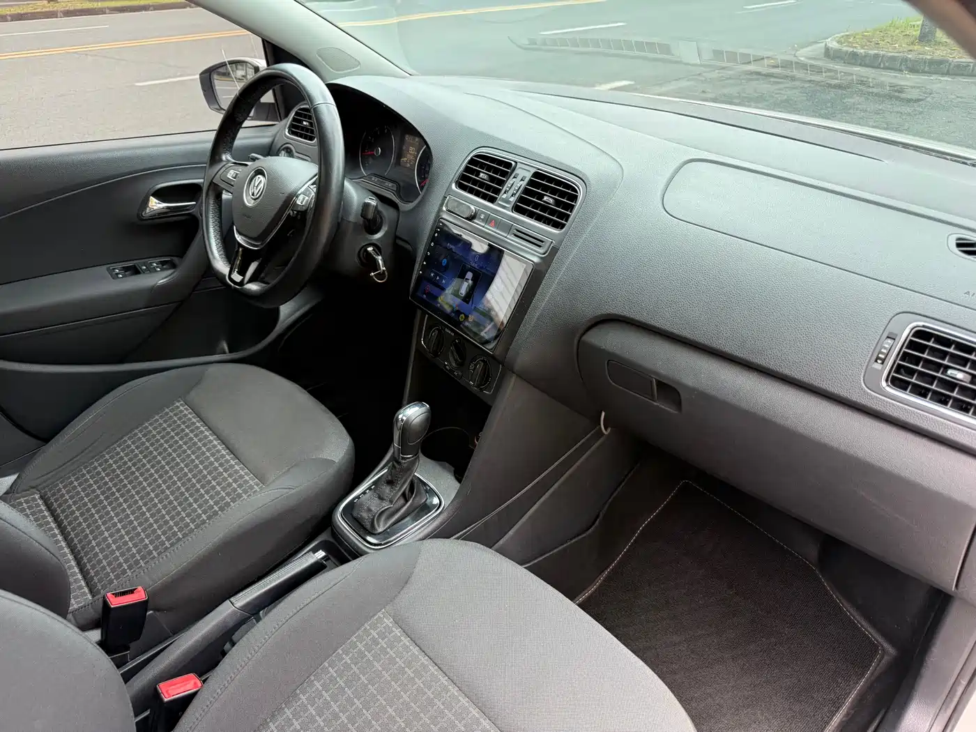 Volkswagen Polo 2016 1.6L Automatic Comfort фото 17