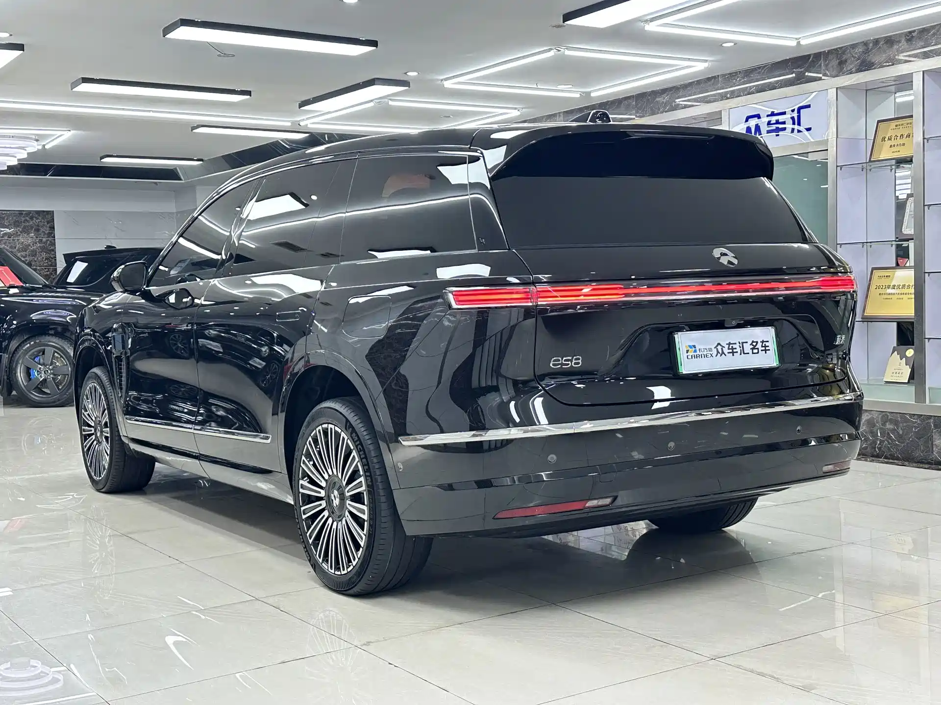 Фото 4 - NIO ES8
