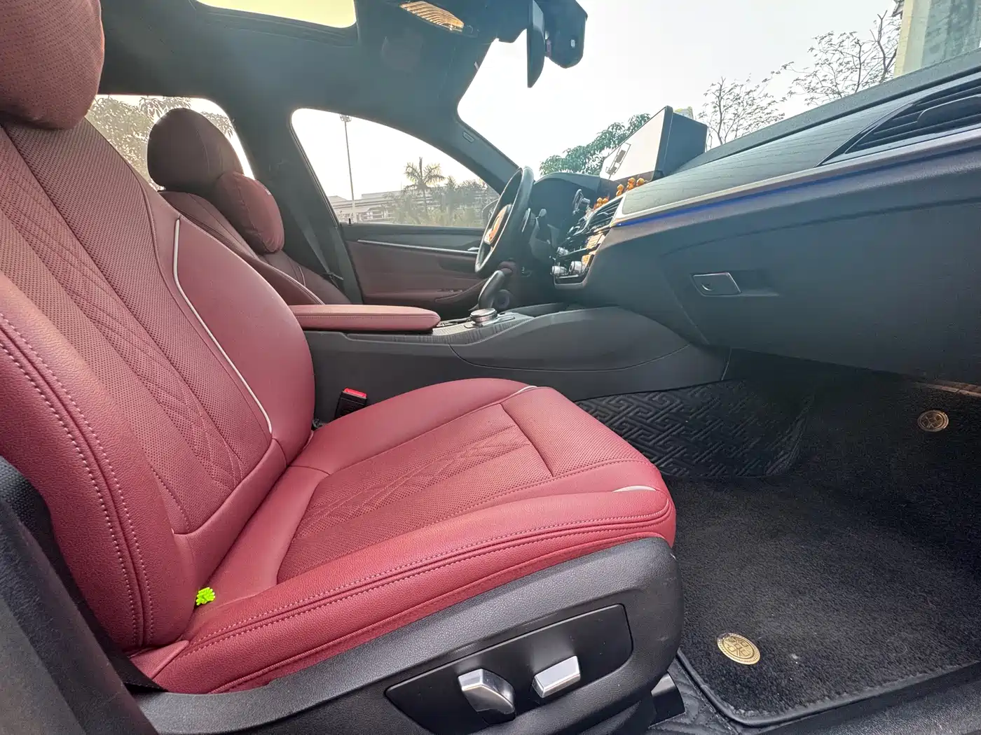 BMW 5 Series 2023 530Li Leading M Sport Package фото 11