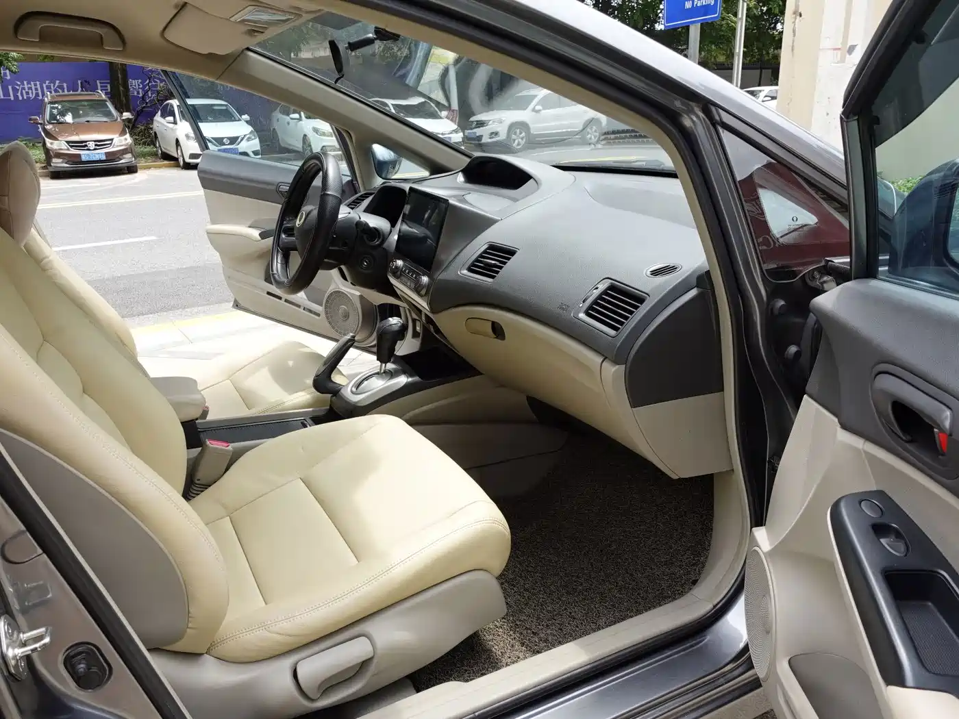 CIIMO CIIMO 2013 2012 1.8L Automatic