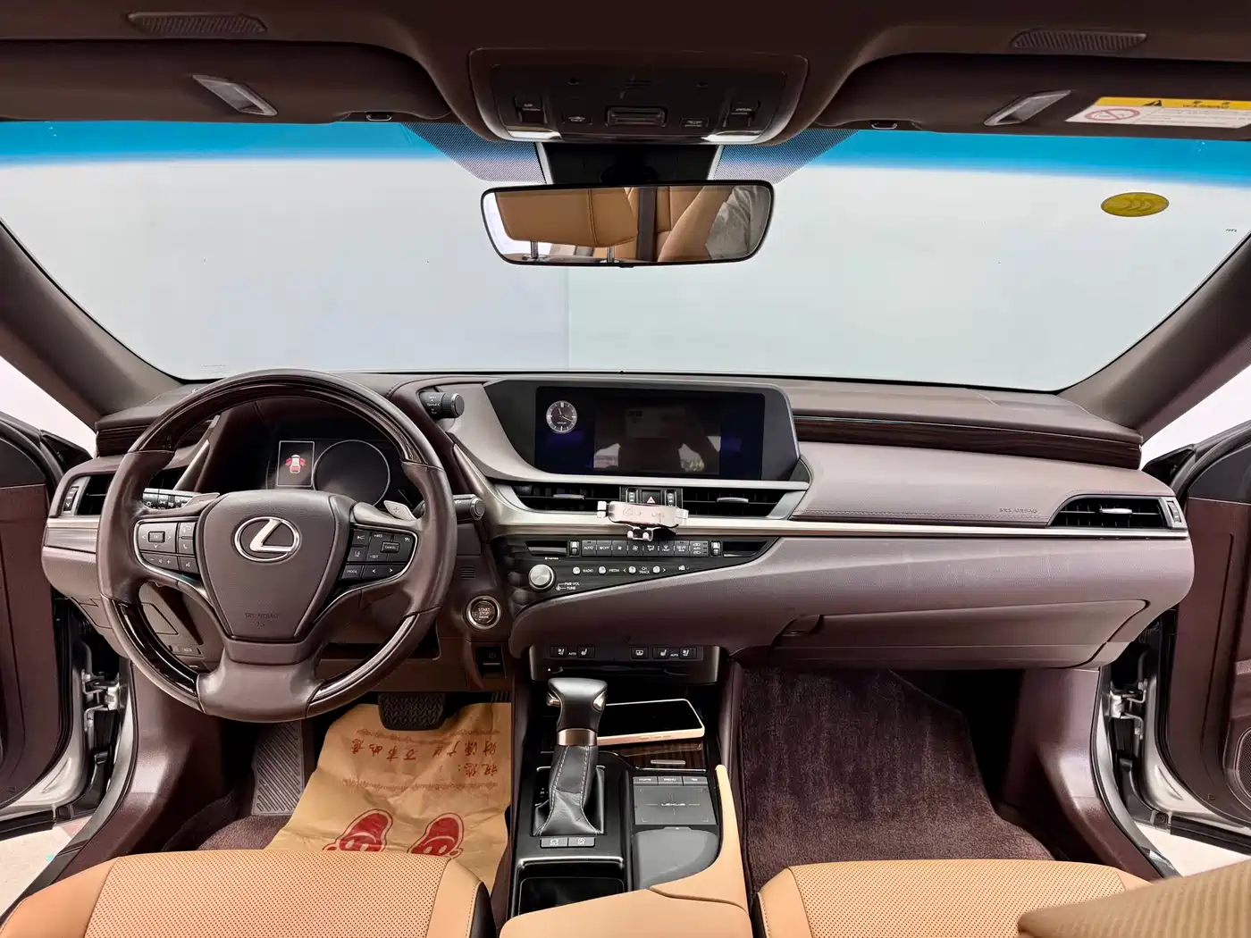 Lexus ES 2021 200 Luxury Edition фото 19