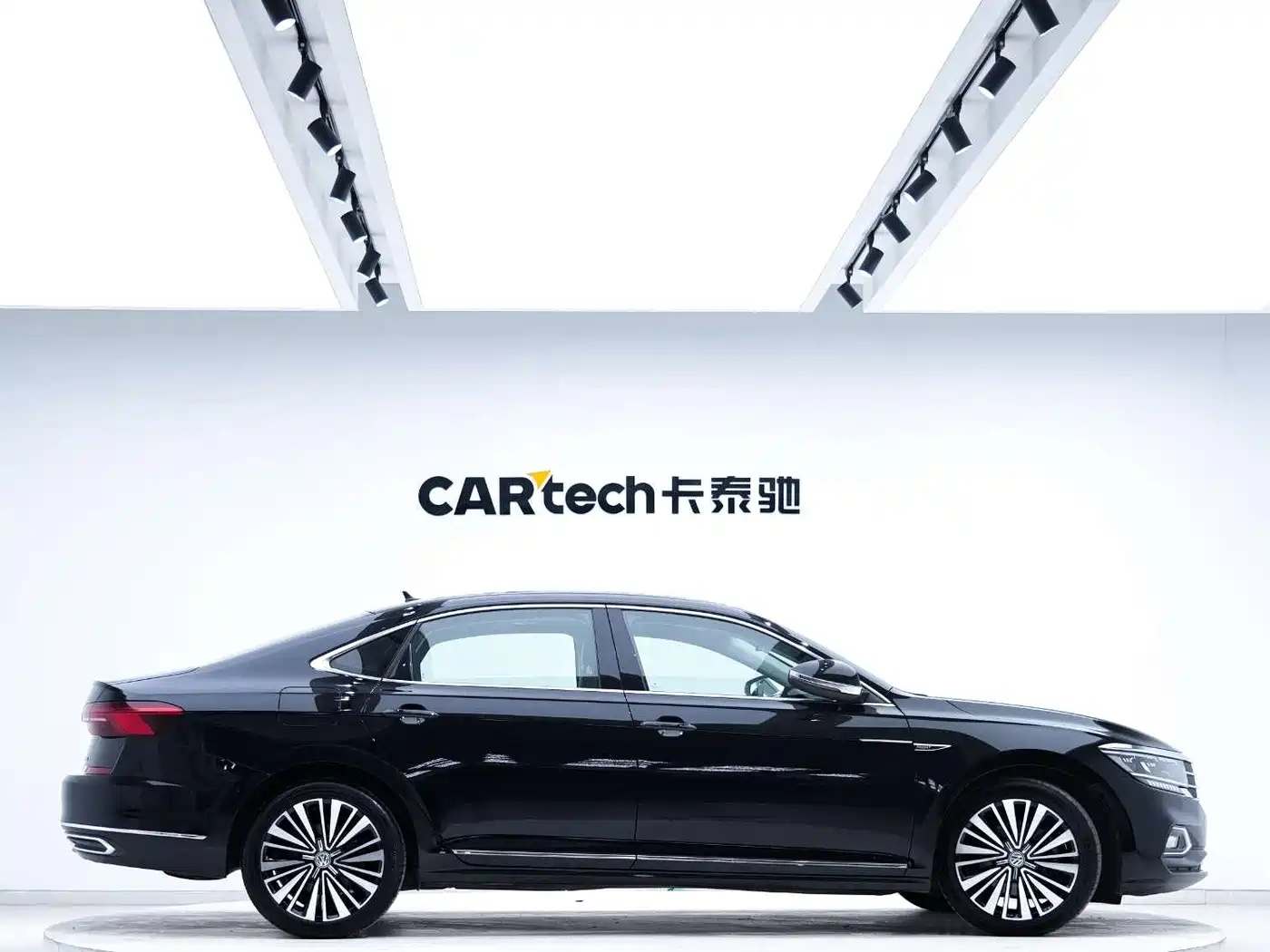 Volkswagen Passat 2019 330TSI Luxury Edition China VI фото 6