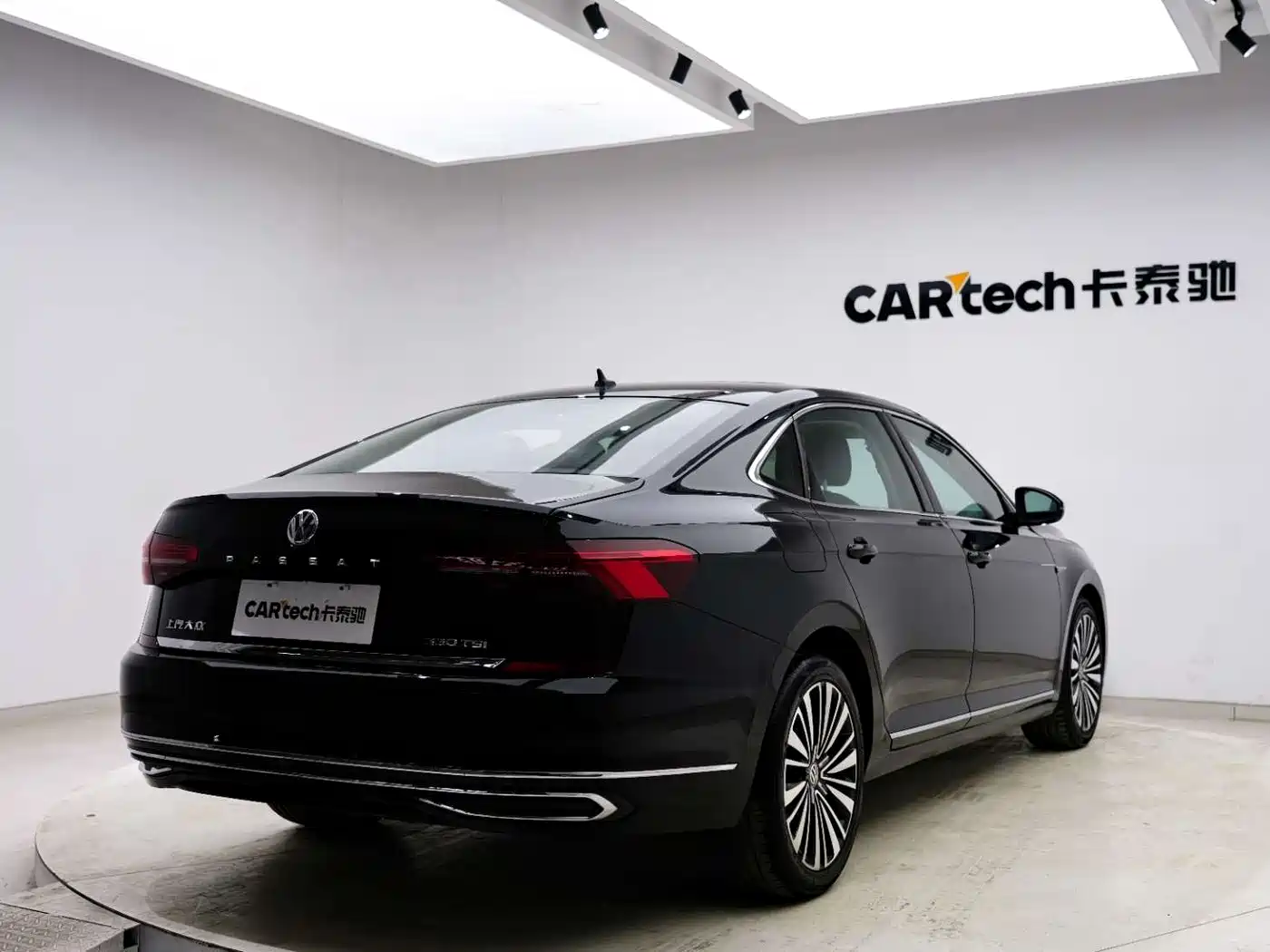 Volkswagen Passat 2019 330TSI Luxury Edition China VI фото 23