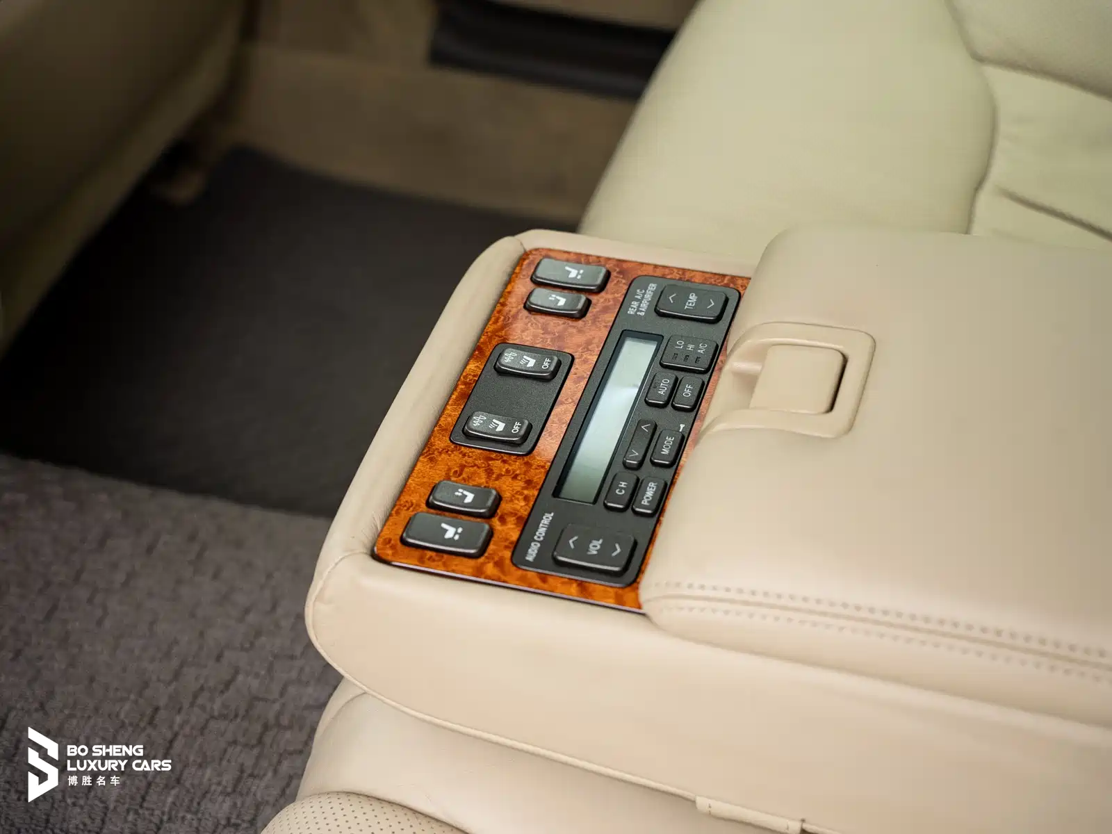 Фото 48 - Lexus LS