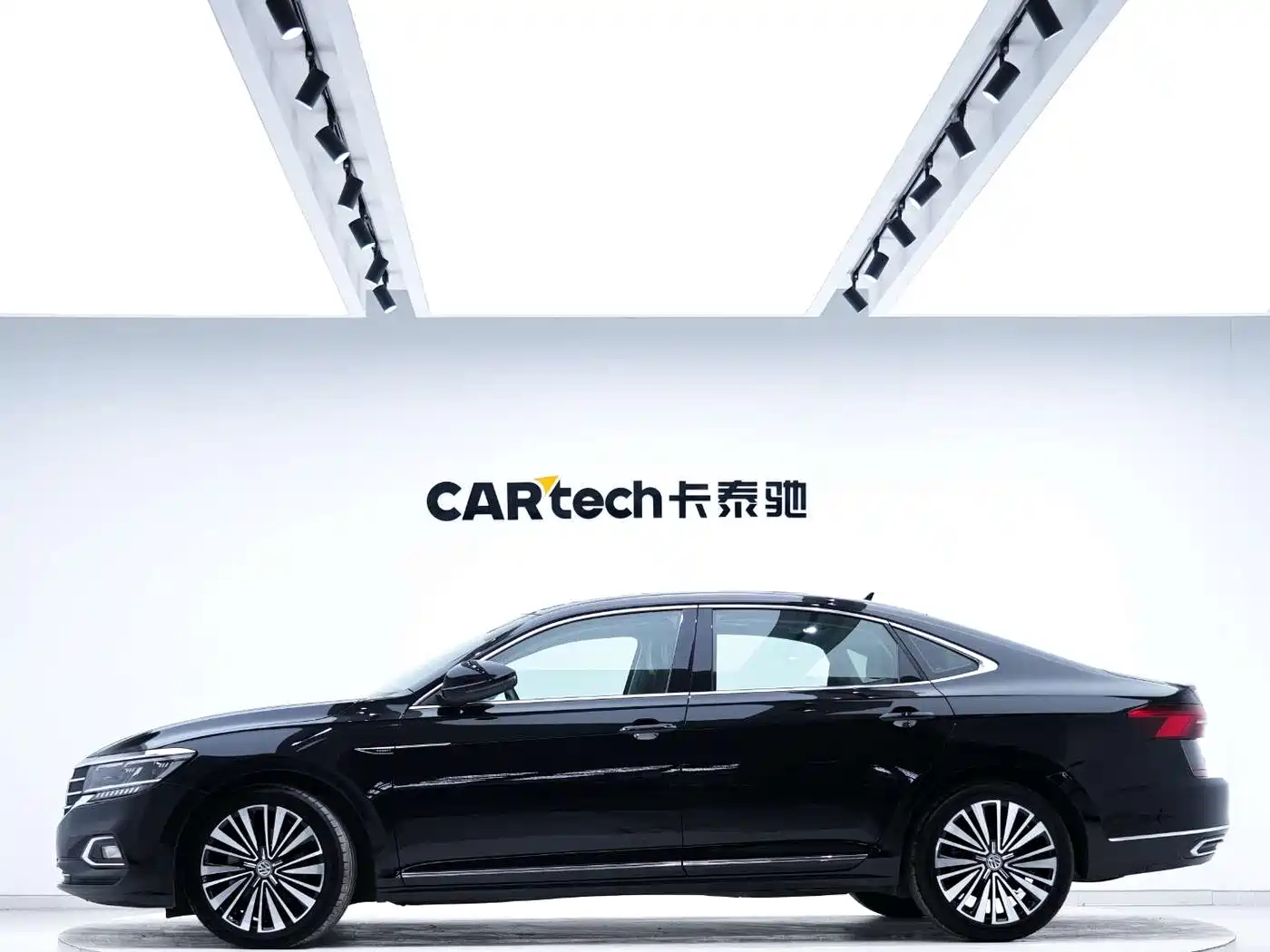 Volkswagen Passat 2019 330TSI Luxury Edition China VI фото 2