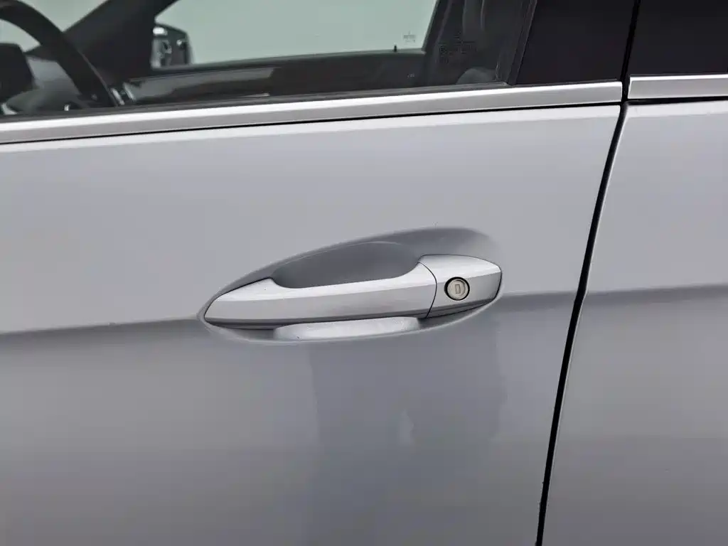 Photo 18 - Mercedes-Benz E-Class