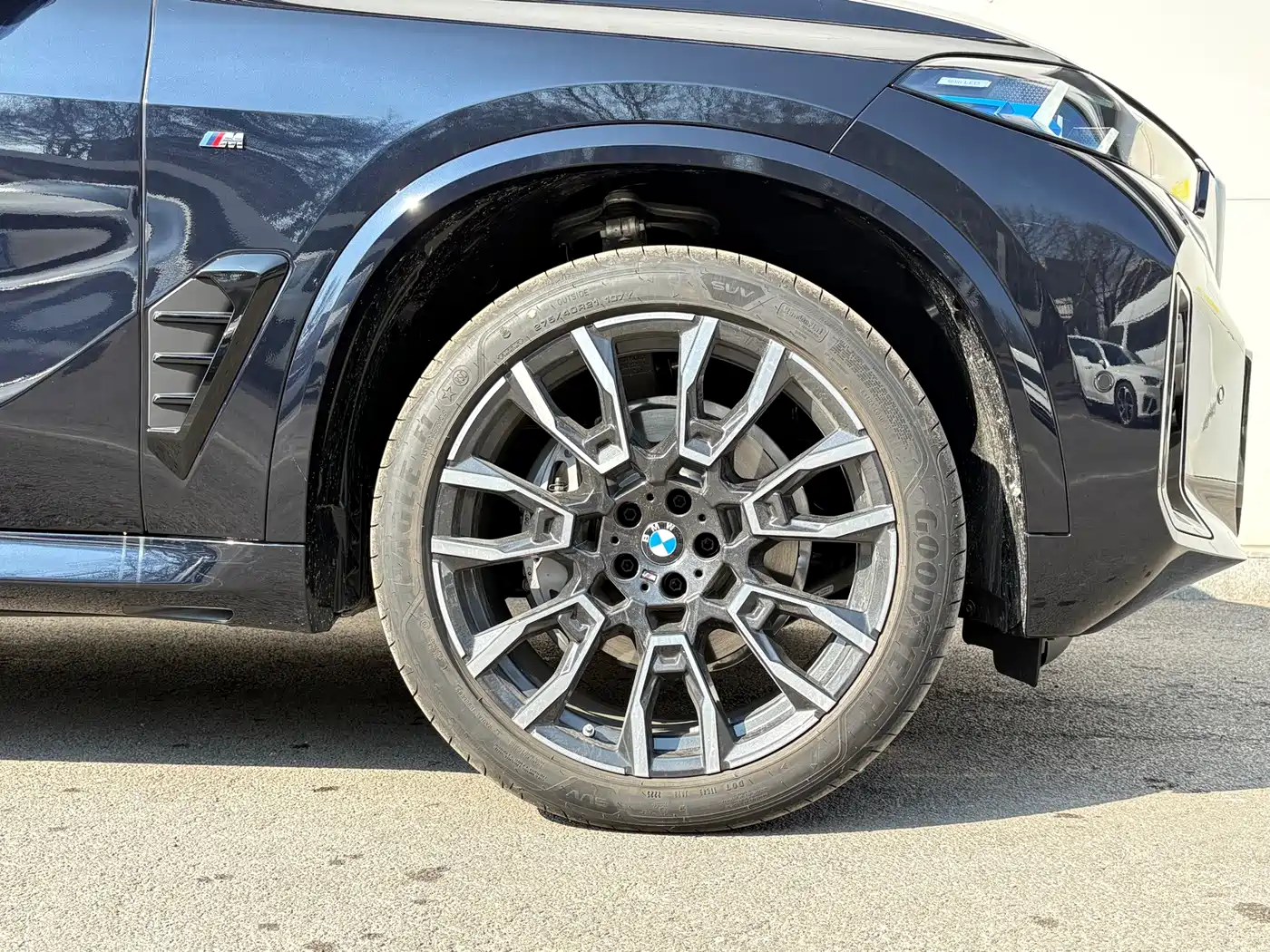 BMW X5 2025 Model xDrive 40Li M Sport Blackout Package фото 9