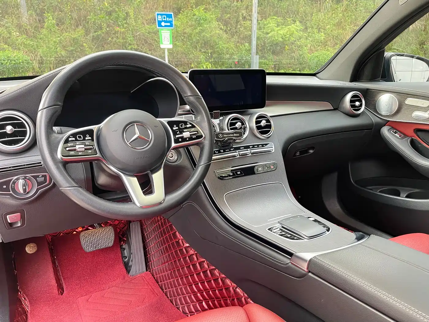 Mercedes-Benz GLC Coupe 2020 GLC 300 4MATIC Coupe SUV фото 18