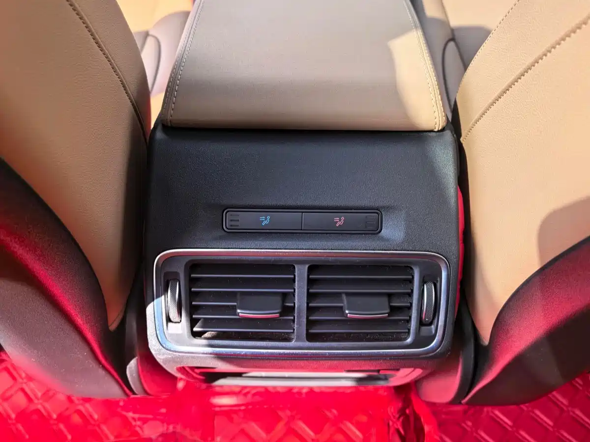 Land Rover Discovery Sport 2024 Performance Technology Edition фото 10