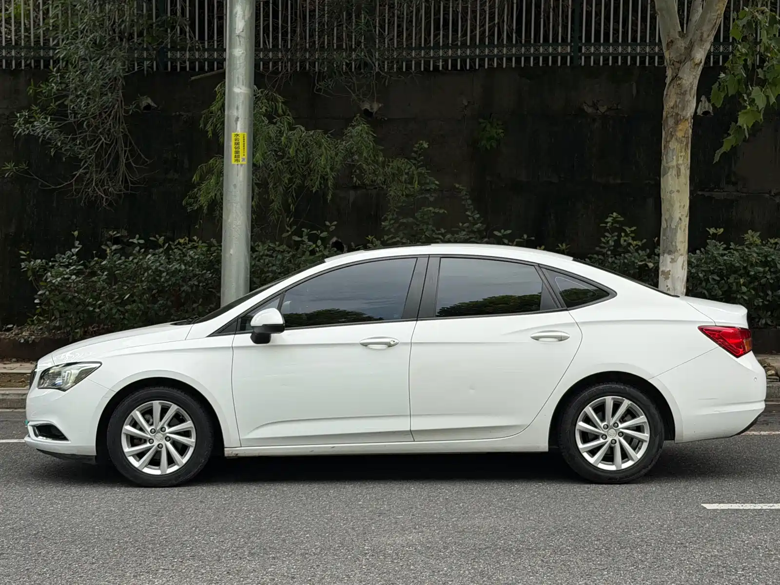Photo 4 - Buick Verano