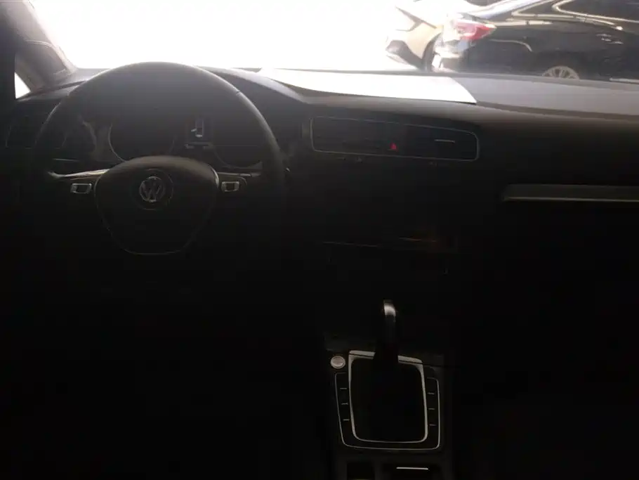 Volkswagen Golf 2020 Beloved Edition 200TSI DSG Comfort фото 12