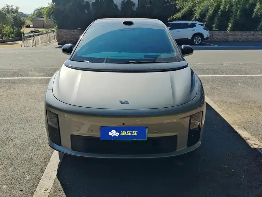 Photo 2 - Li Auto i6