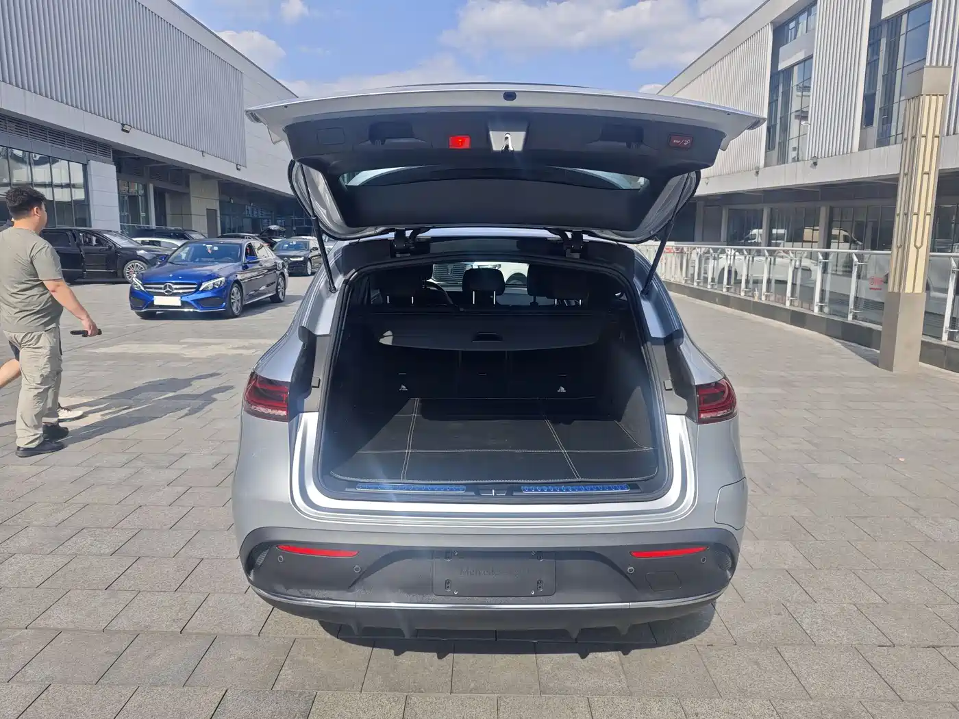 MERCEDES-BENZ EQC