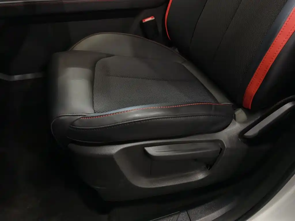 CHANGAN Z6
