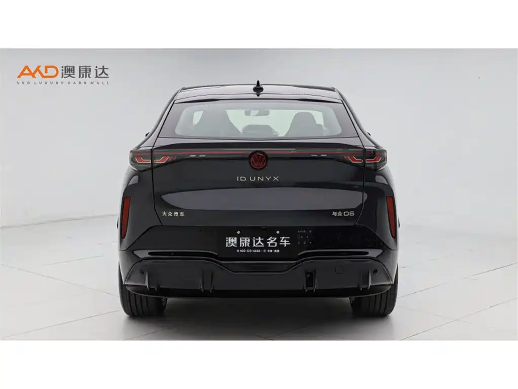 VOLKSWAGEN WITH THE CROWD 06