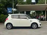 Фото 4 - Suzuki Swift