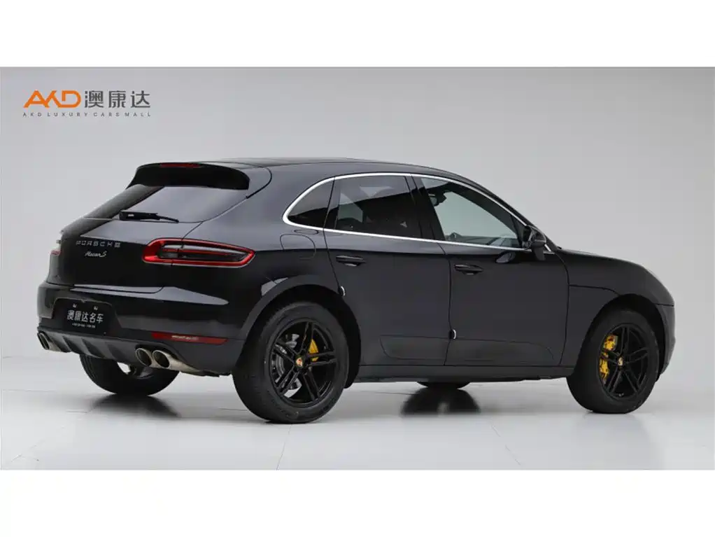 Photo 3 - Porsche Macan