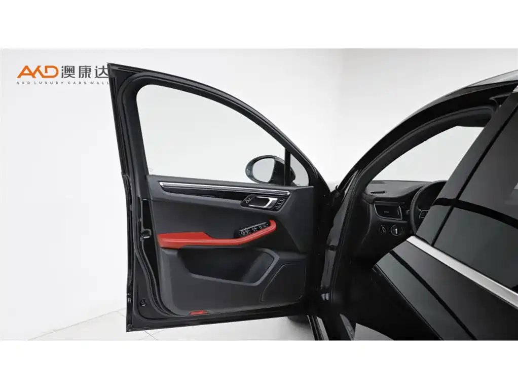 Photo 10 - Porsche Macan