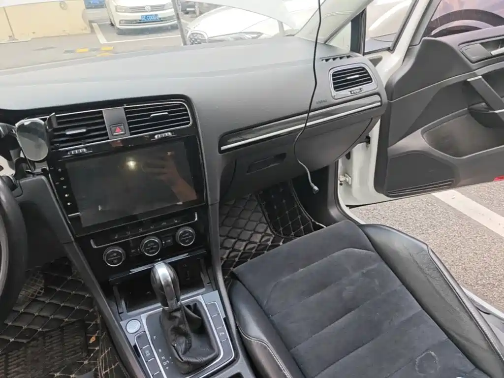Photo 13 - Volkswagen Golf
