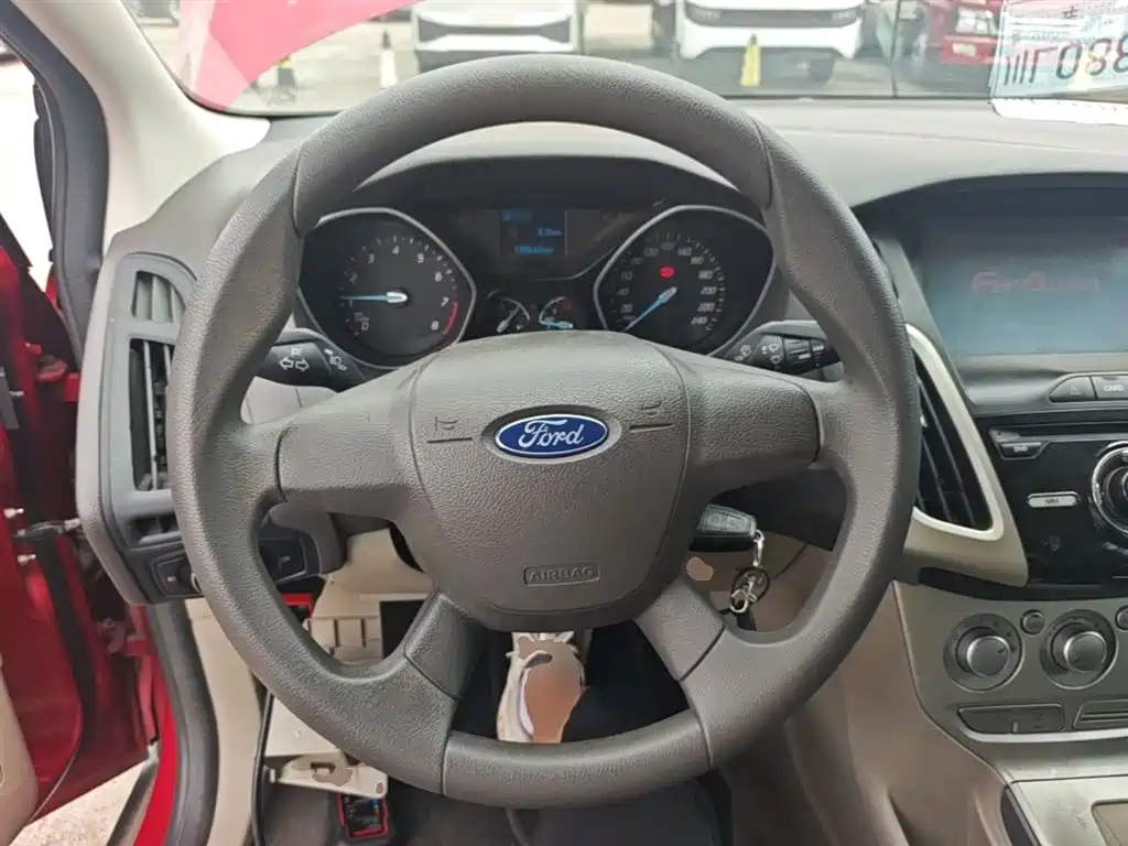 Фото 11 - Ford Focus