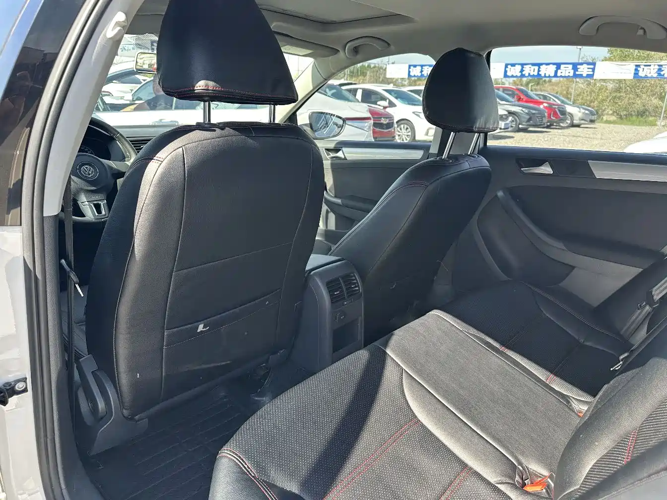 Volkswagen Sagitar 2014 Facelift 1.6L Automatic Comfort фото 6