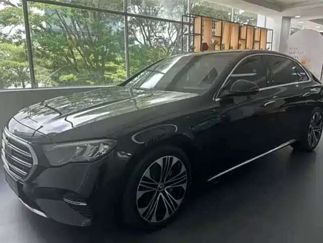 Mercedes-Benz E-Class 2026 E 300 L Luxury — фото 1