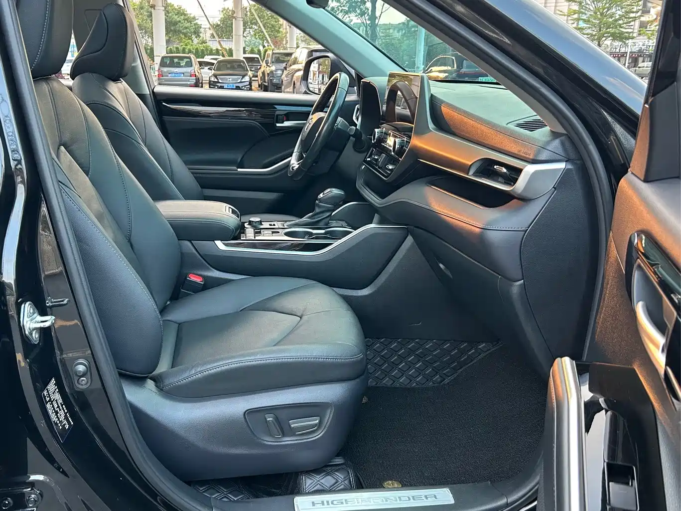 Фото 13 - Toyota Highlander