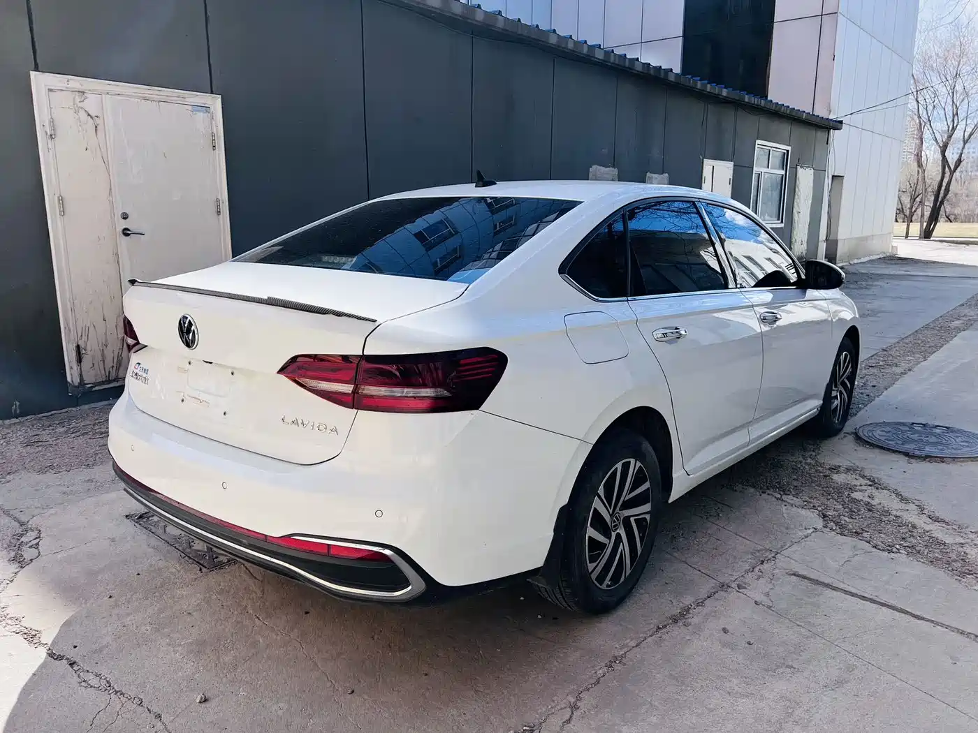 Volkswagen Lavida 2023 1.5L Auto Five Million Edition фото 5