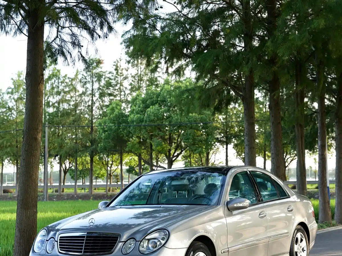 Photo 3 - Mercedes-Benz E-Class