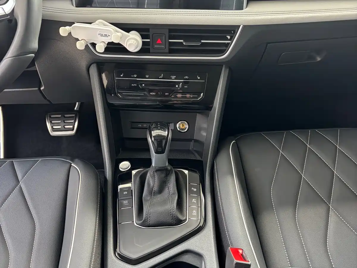 Volkswagen Tiguan L 2024 Outstanding 330TSI Auto 2WD R-Line Dragon Glory Edition фото 11