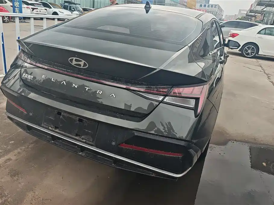 Hyundai Elantra 2023 Model 1.5L CVT LUX Premium Edition фото 3