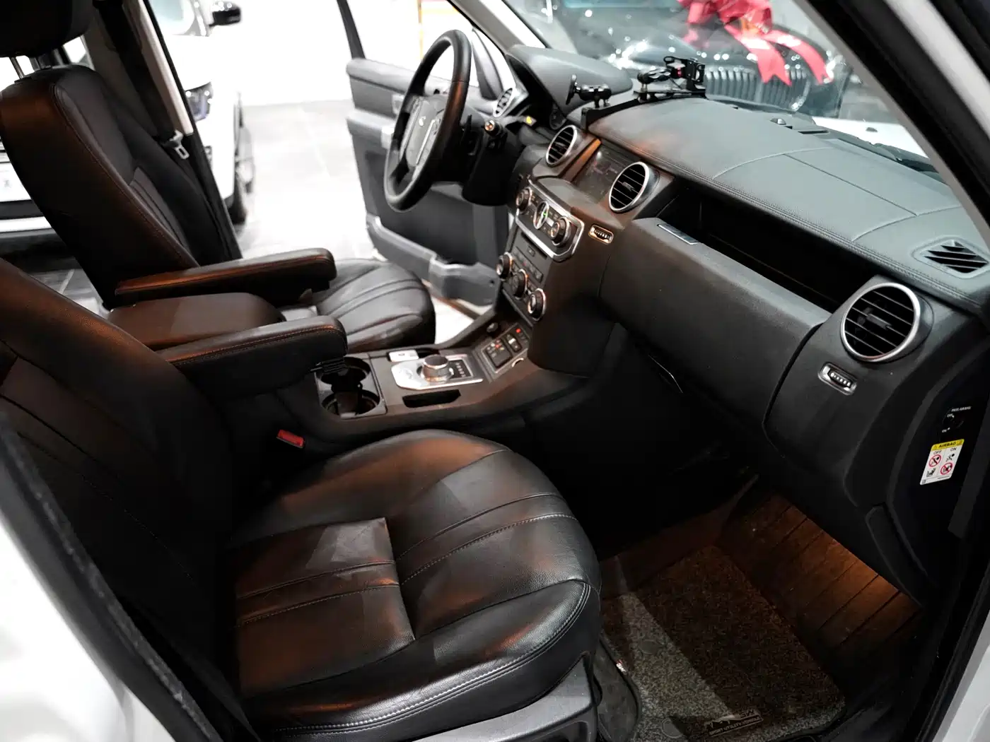 Land Rover Discovery 2015 3.0 SC V6 SE фото 9