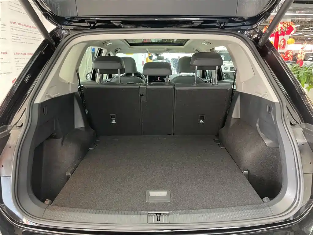 Volkswagen Tiguan L 2024 330TSI Automatic 2WD R-Line Premium Enjoyment Edition фото 29