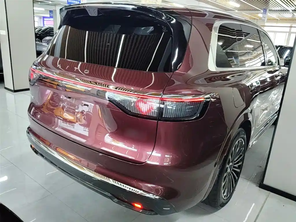 AITO Wenjie AITO M8 2025 Model Extended Range Ultra Edition 53.4kWh 5-Seater фото 5