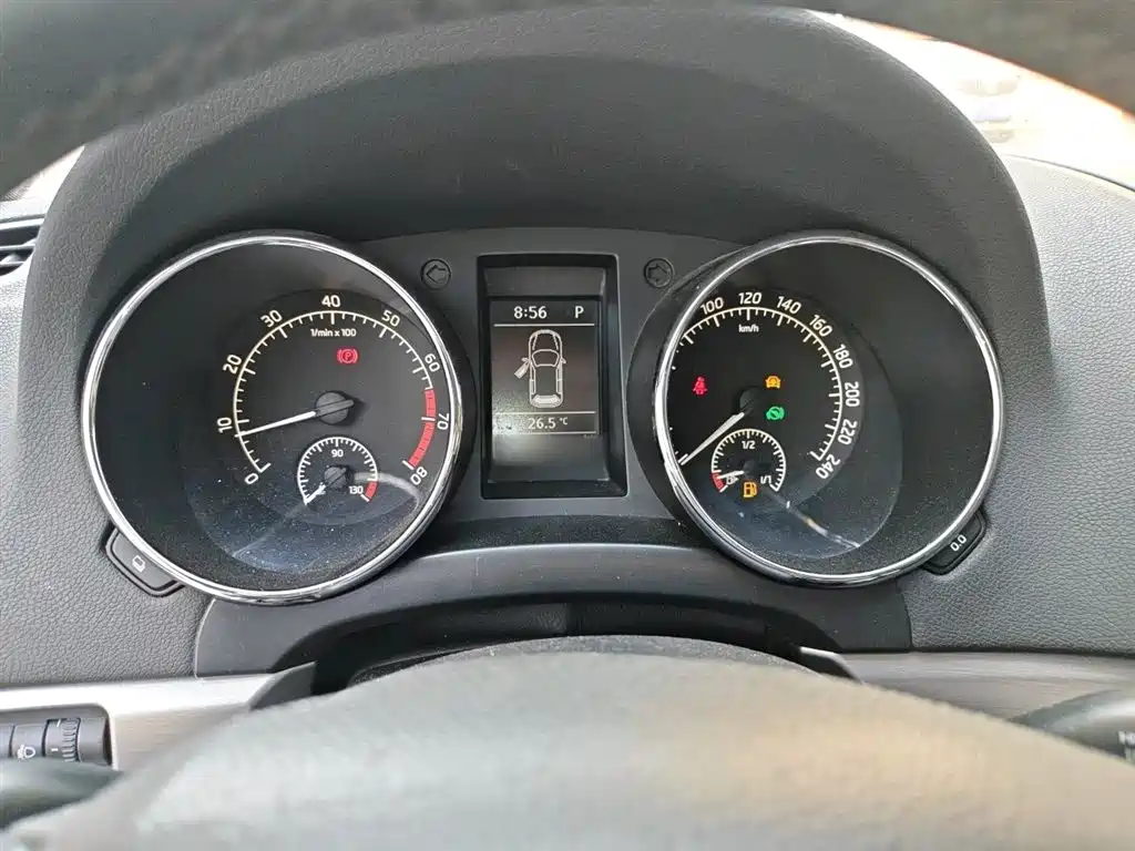 Škoda Yeti 2014 1.8TSI DSG Polar Edition фото 4
