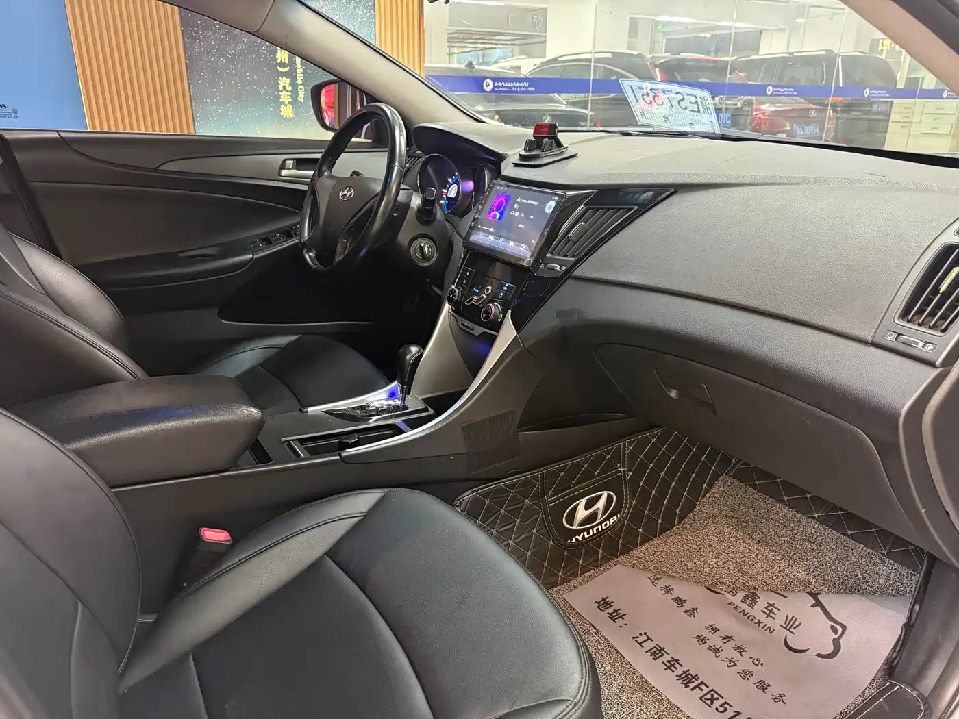 Photo 3 - Hyundai Sonata