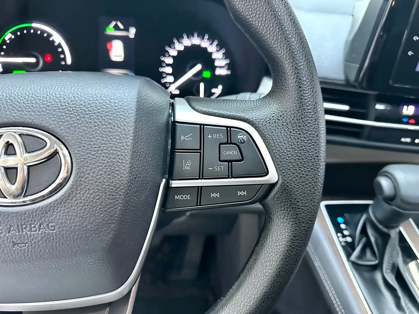 Toyota Sienna 2023 2.5L Hybrid Comfort Edition фото 16