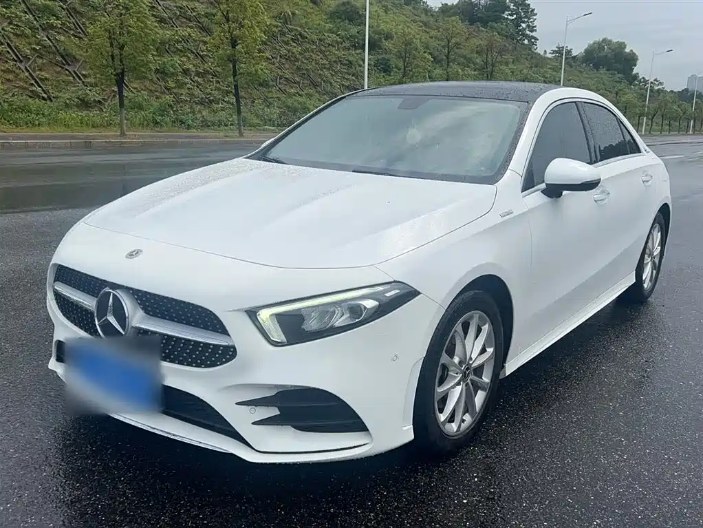Mercedes-Benz A-Class 2021 A 200 L Sport Sedan Fashion Edition фото 2
